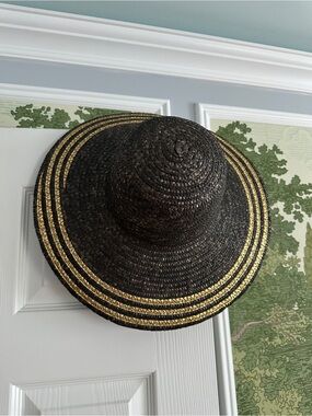🎩 RARE Vintage Betmar MADE IN ITALY Sun Hat ⚜️ Gold Trim Black Straw